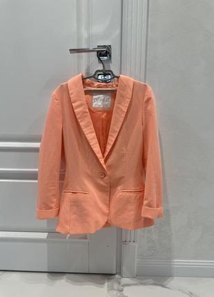 Коралловый пиджак