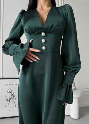 Сатиновое платье миди с красивыми пуговицами и акцентными рукавами