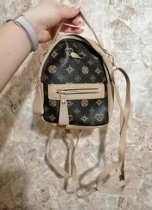 Маленький стильный рюкзак