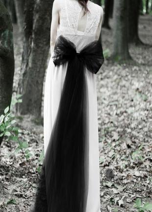 Великий бант на поясі пишний