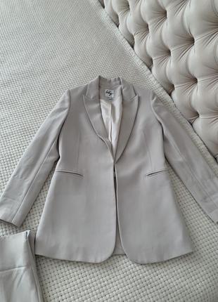 Костюм бежевый брюки брюки пиджак жакет