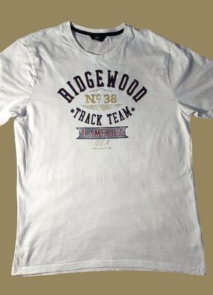 Белая мужская футболка с надписью ridgewood