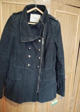 Полу-пальто.