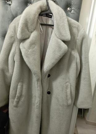 Zara s шубка серебристая