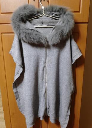 Вязаная женская жилетка