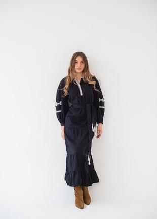 Вышитое платье