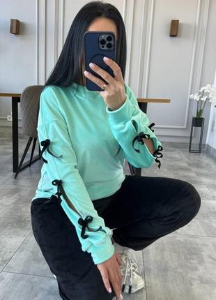 Велюровый спортивный костюм