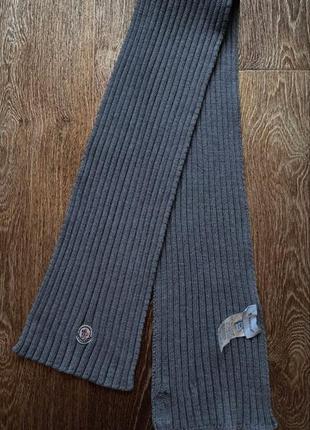 Серый зимний шарф moncler