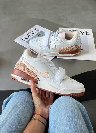 Стильні жіночі кросівки nike air jordan legacy 312 white peach premium молочні