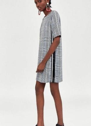 Стильное,фирменное, красивое, платье, платье в клетку, с разрезом на кнопках