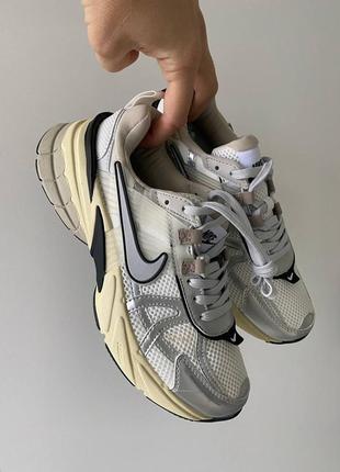 Женские кроссовки nike v2k runtek grey