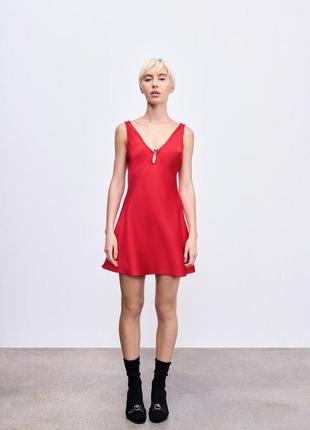 Коротка червона атласна сукня zara