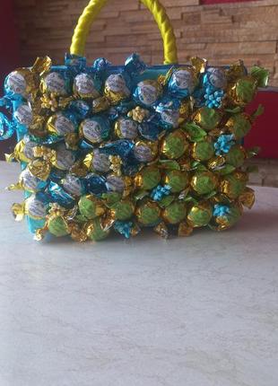 Вкусные сумочки из конфет