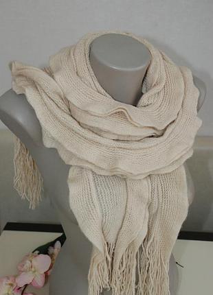 Бежевый теплый шарфик розочка