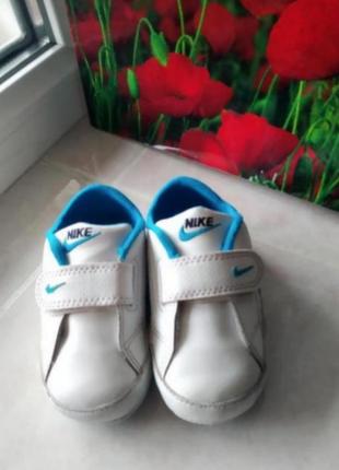 Кросівки пінетки для малечі  бренду  nike 
uk  3,5   eur  19,5