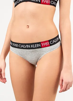 Хлопковые трусики стринги travel calvin klein s m