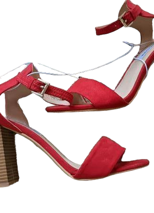 Шикарні босоніжки 38-й розмір