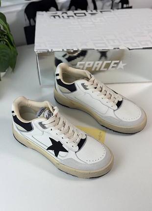 Кеди женские кожаные белые черной звездой