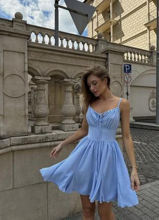 Голубое платье с регулируемой завязкой