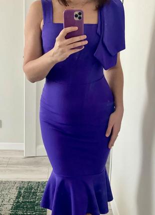 Яскрава коктельна сукня