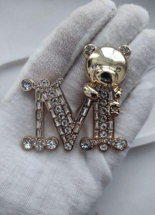 Большая брошка буква с мишкой.с маркировкой max mara