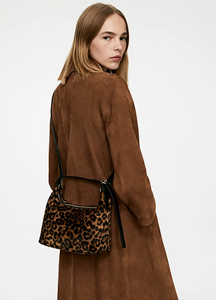 Шкіряна ворсиста сумка з леопардовим принтом arket 1275657 - 001