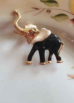 Красива вінтажна брошка у вигляді слона , ювелірний сплав, кристали