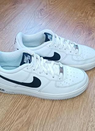 Кроссовки 38,5р. nike. кожа