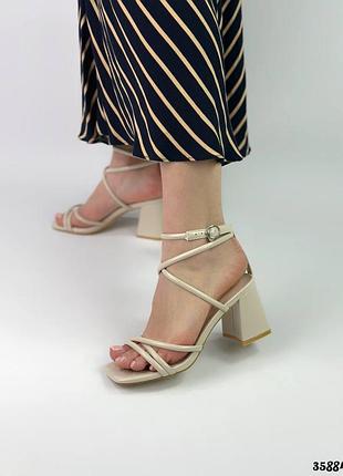 Стильные и удобные босоножки демисезонные 2025