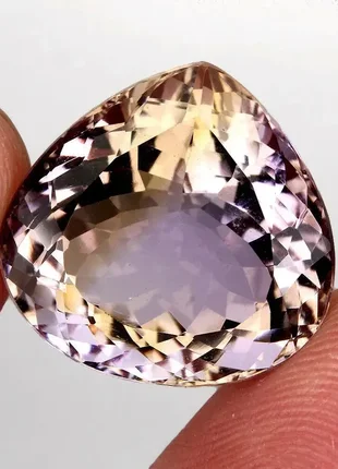 Шикарний аметрин 21.93 ct. 19mm