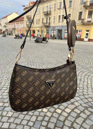 Маленька сумочка із колекції guess.