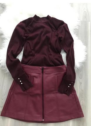 Модная и практичная кожаная юбка от испанского бренда zara.