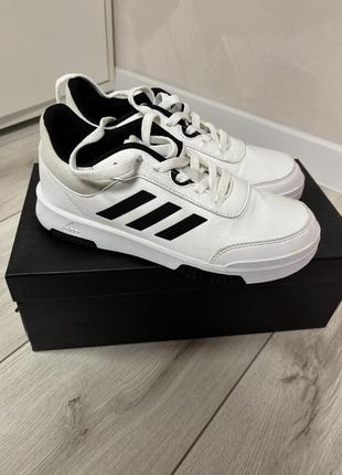 Кросівки кроссовки adiadas