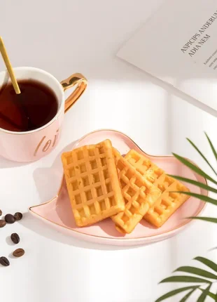 Чашка з ложечкою та блюдечком рожева з написом love 200 мл 6910 bonadi4 фото