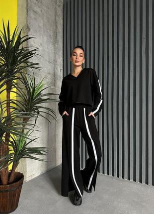 Трикотажный костюм свободного кроя