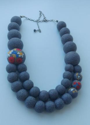 Валяне намисто, прикраса на шию