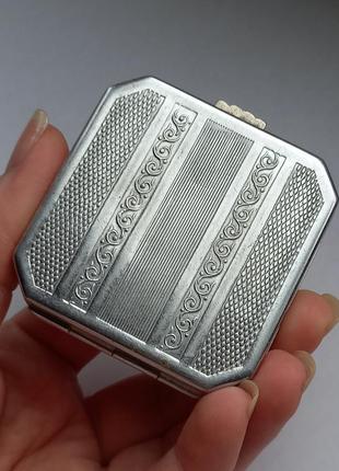 Пудреница винтаж мельхиор