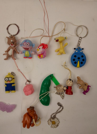 Игрушки из киндеров (брелоки)