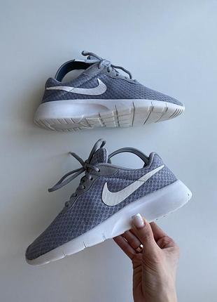 Nike tanjun кроссовки