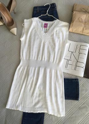 Стильная удлиненная термофутболка с кружевом и мысом