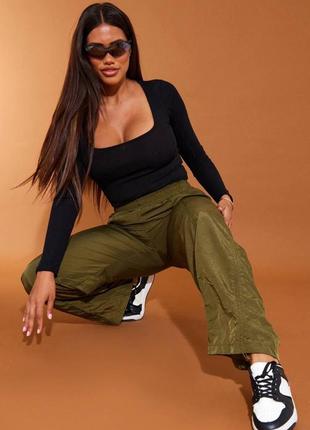 Боді в рубчик з квадратним вирізом prettylittlething
