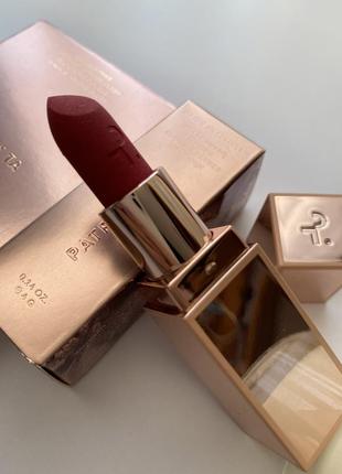 Червона матова помада patrick ta major headlines matte suede lipstick