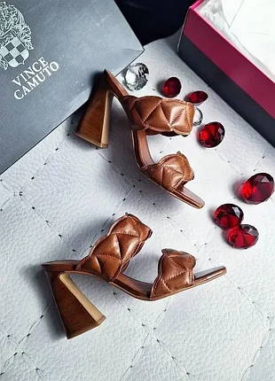 Vince camuto оригінал коричневі шкіряні босоніжки сабо
