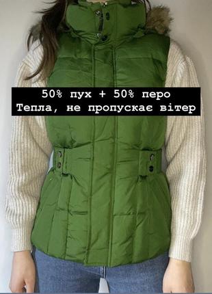 Пух перо зеленая дутая пуховая перьевая жилетка безрукавка тепла с отстегивающимся капюшоном и мехом esprit