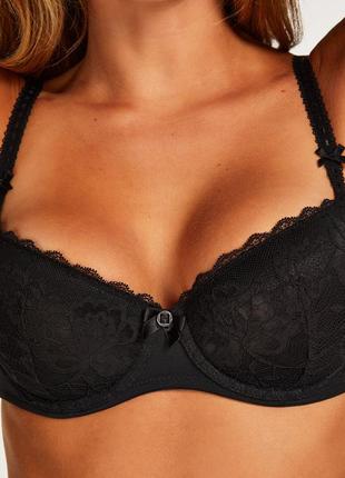 Комфортный,базовый бюстгальтер hunkemoller с подкладкой и косточками