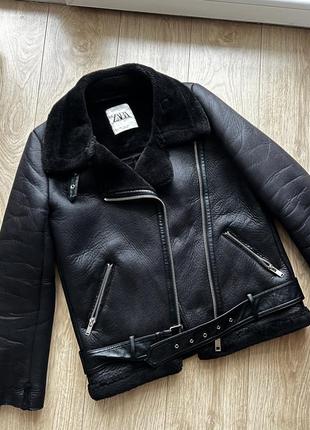 Черная дубленка-авиатор zara