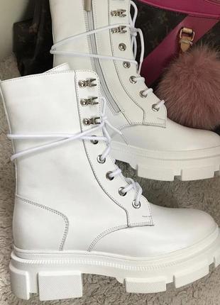 Стильні черевики білі на масивній підошві