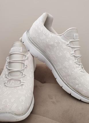 Женские белые серебряные кроссовки skechers 149037 summits.