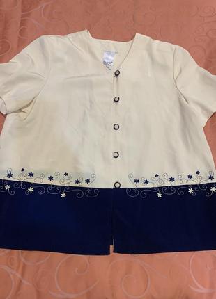 Блуза з вишивкою