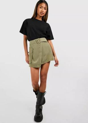 Короткая асимметричная юбка хаки от boohoo